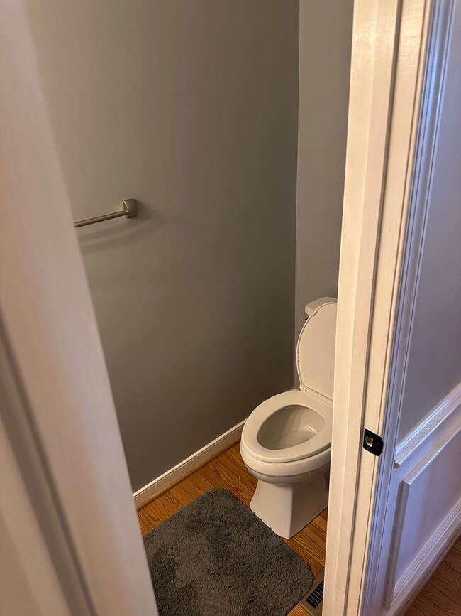Building Photo - 4 bedroom/3 bathroom house
