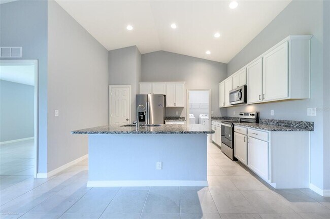 Building Photo - 25583 Deep Creek Blvd