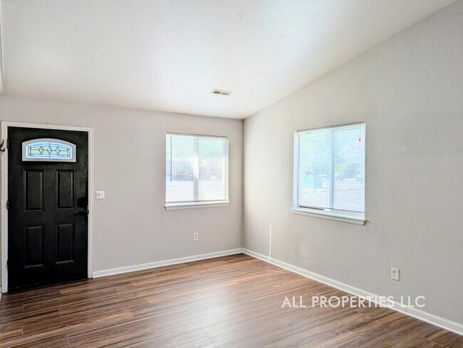 Building Photo - 1617 W 39th Ave