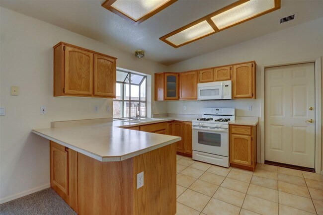 Building Photo - 9440 E Towago Dr