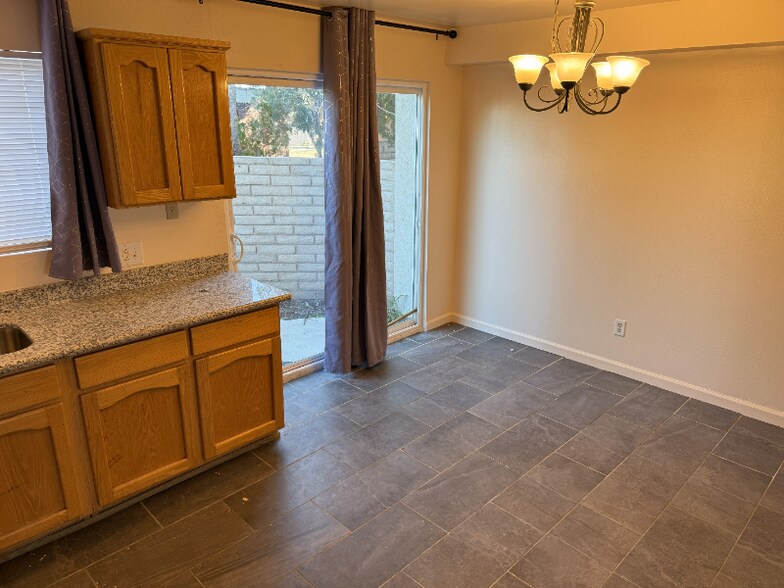 Building Photo - 2803 S 1st Ave