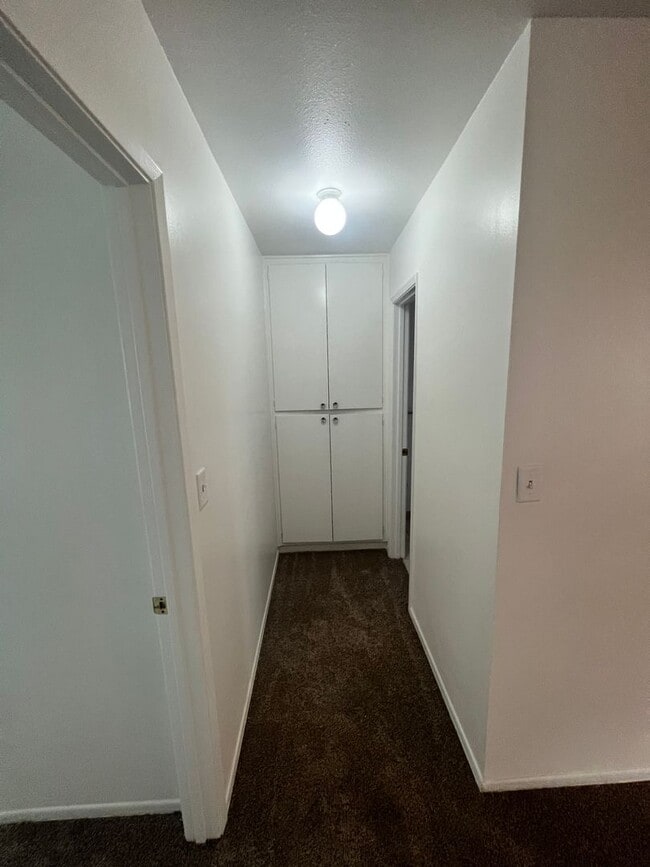 Building Photo - Ventura - Two bedroom ground floor apartment!