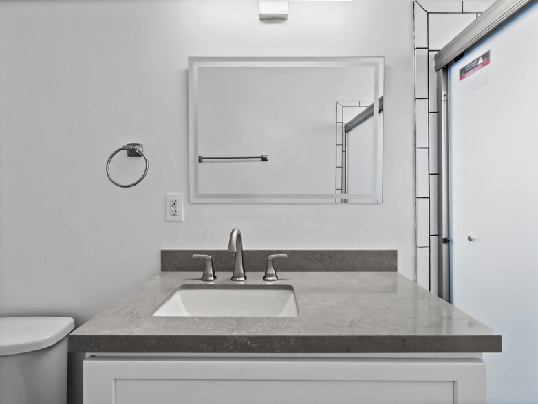 Building Photo - 4918 1/2 Tujunga Ave