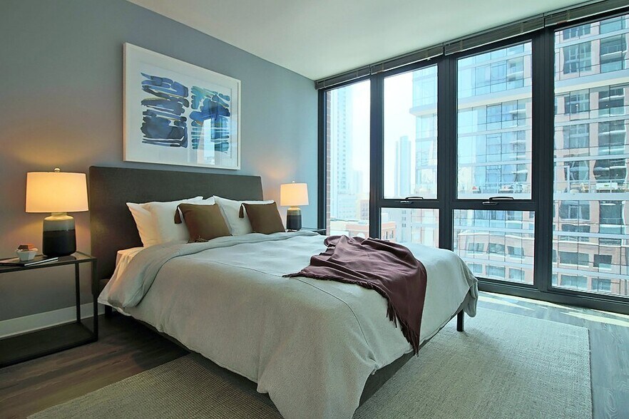 Building Photo - 632 N Wells St