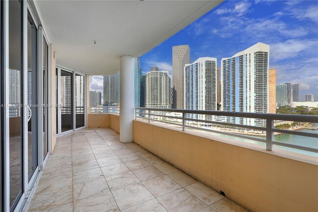 Building Photo - 848 Brickell Key Dr