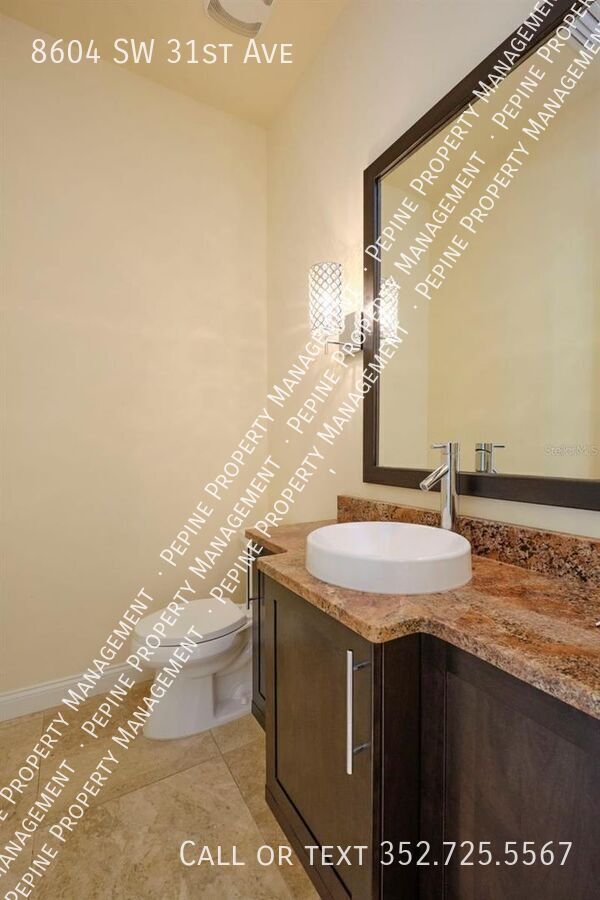 Building Photo - 8604 SW 31st Ave