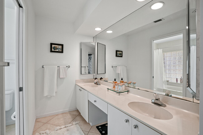 Building Photo - 10762 SE Burgee Ct