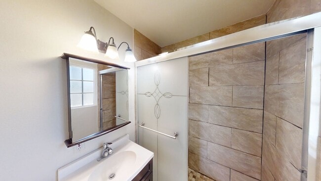 Building Photo - 560 W Ave L