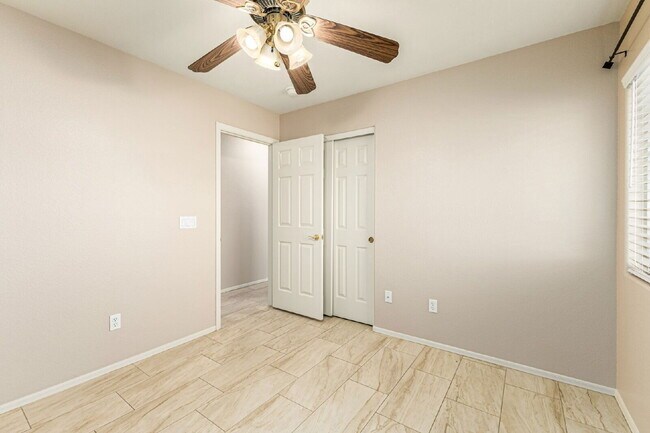 Building Photo - 9438 W Monroe St