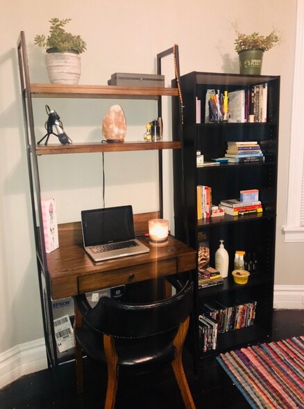 Work desk. - 2234 Central Ave