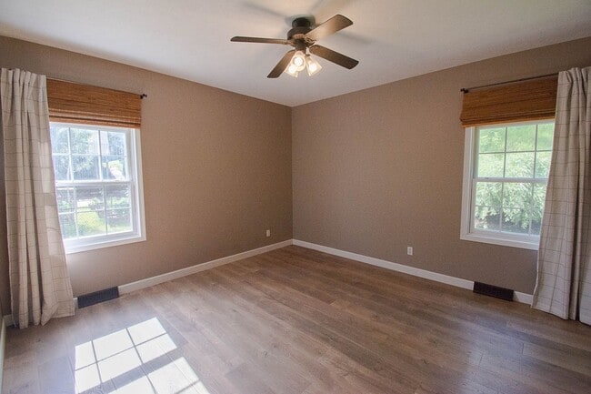 Building Photo - 2107 Ponderosa Dr SW
