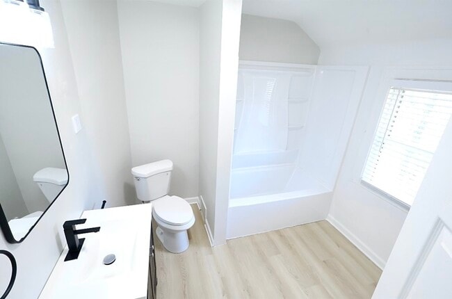 Building Photo - 1490 Hillside Terrace