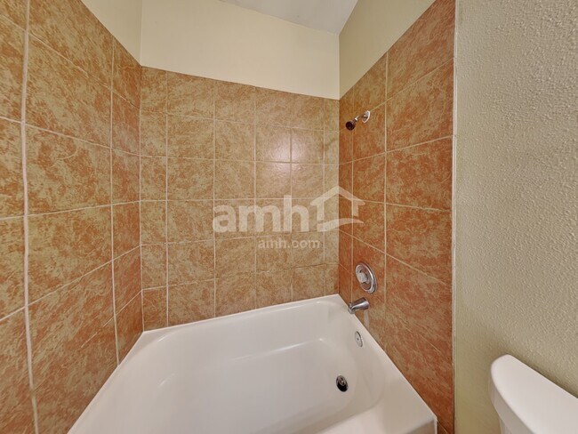 Building Photo - 2326 Loquat Ln