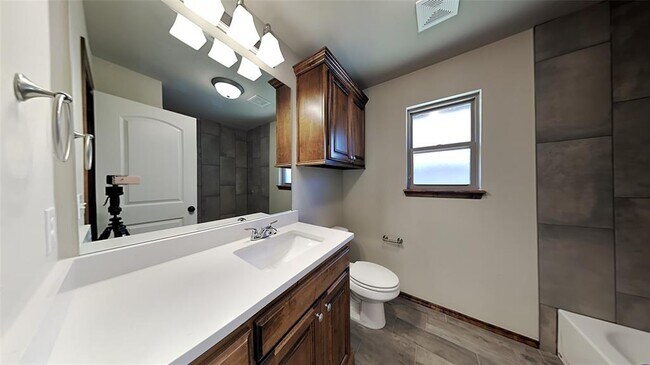 Building Photo - 7055 Richardson Ct