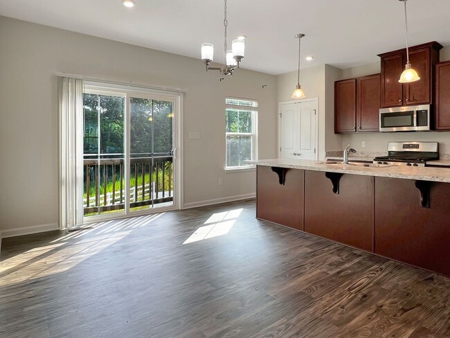 Building Photo - Move-In Ready Townhome with Finished Basem...
