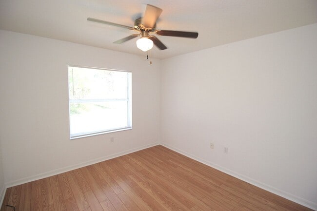 Building Photo - Roomy 3 Bed 2 Bath Screened Lanai Home for Rent in Pine Lakes