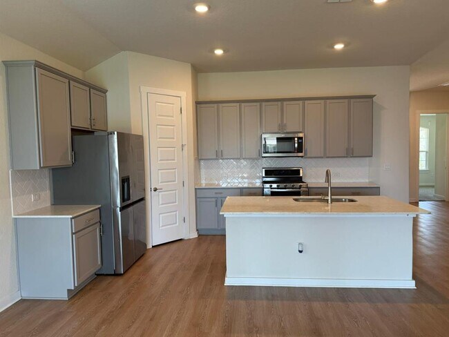 Building Photo - 2037 Saddlery St