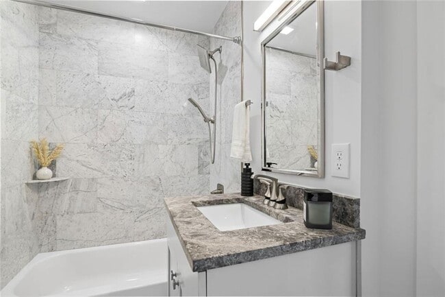 Building Photo - 6260 River Overlook Dr NW