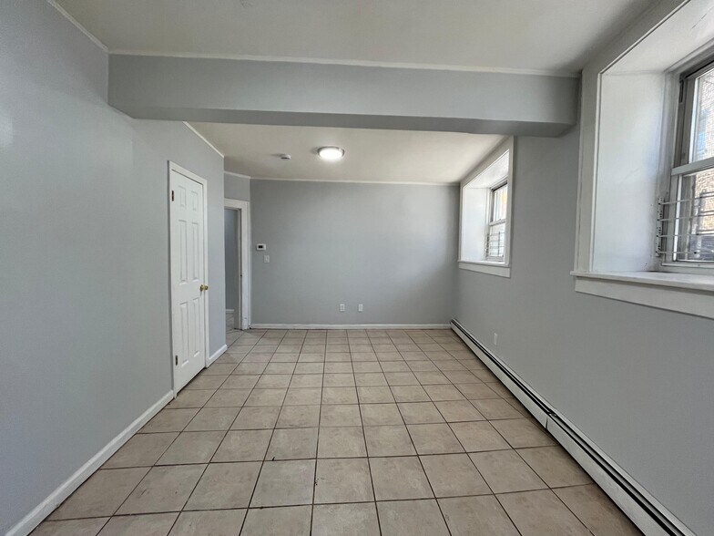 Building Photo - 8 Rutgers Ave