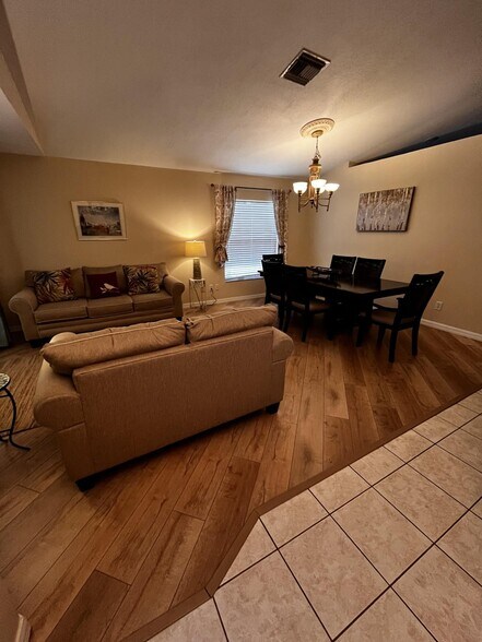 Building Photo - 4640 Sanibel Way