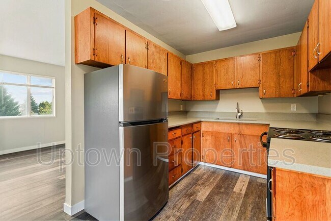 Building Photo - 4127 SE 28th Ave