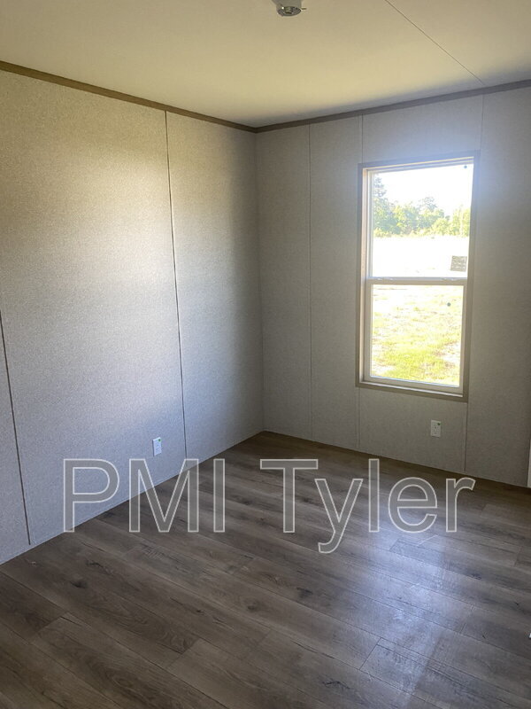 Building Photo - 123 Dogwood Dr