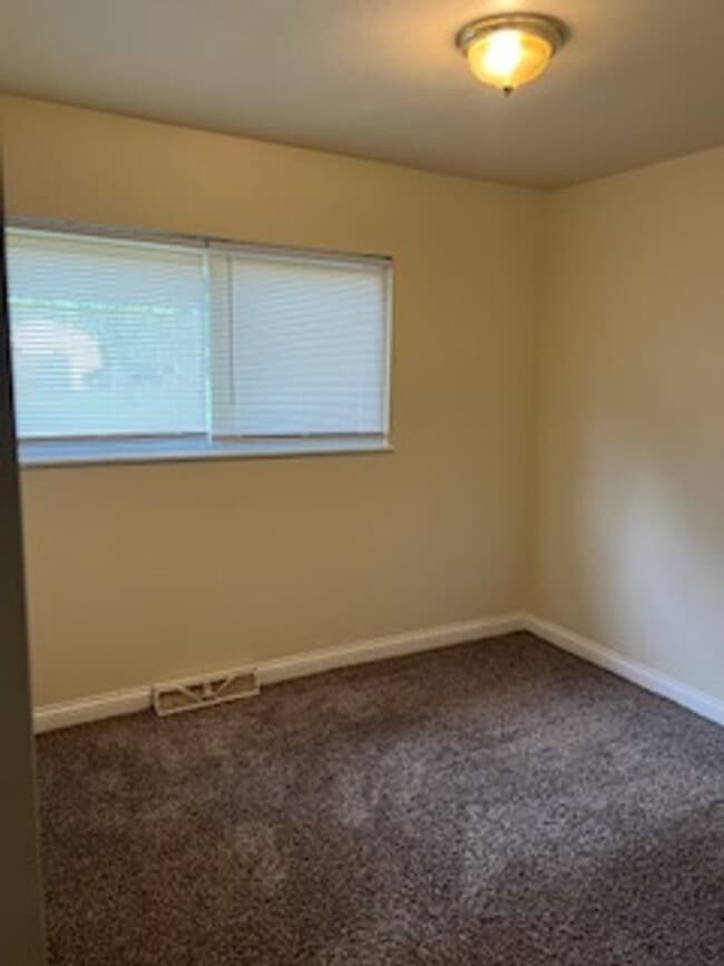 Building Photo - 3 BR in Chesterfield