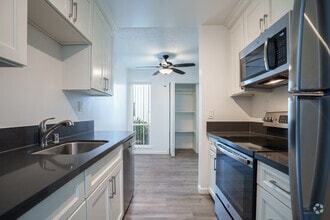 Interior Photo - Pacific Townhomes