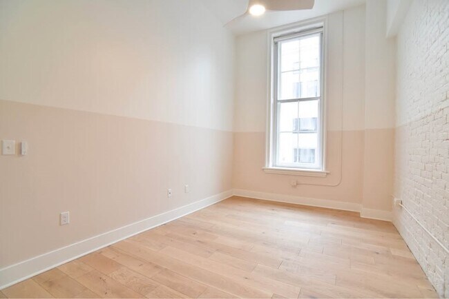 Building Photo - 30 W Broad St