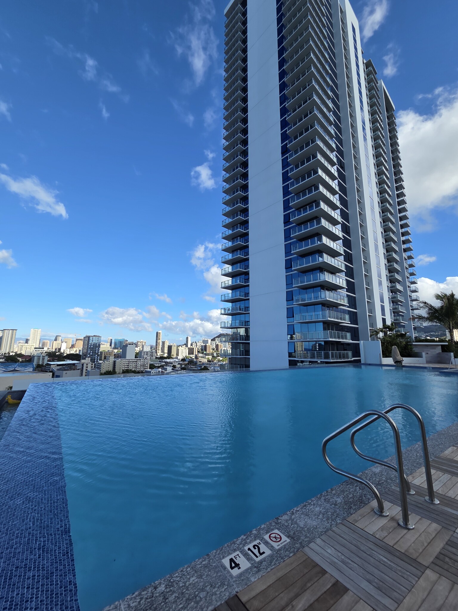 Infinity Pool 3 - 1515 Liona St