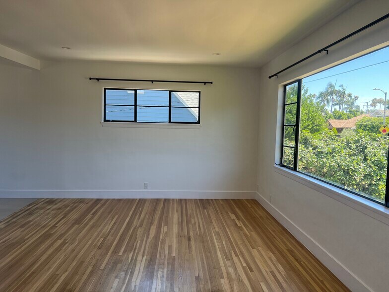Building Photo - 6239 Lexington Ave