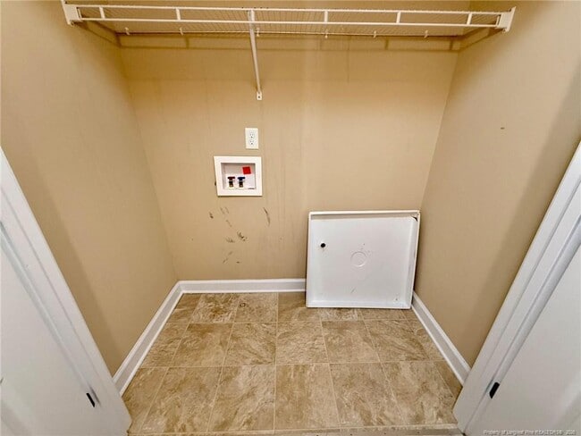 Building Photo - 422 Jamestown Ave