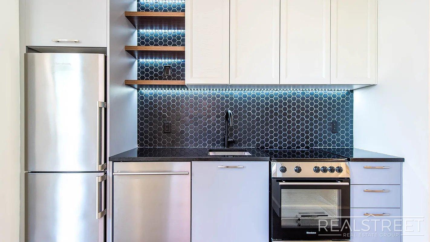 Building Photo - Monitor Street