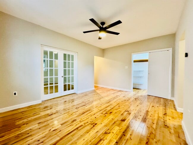 Building Photo - 11 W 44th St