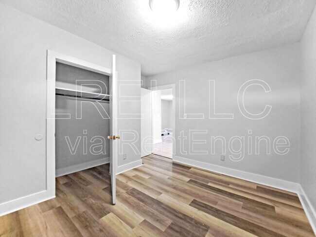 Building Photo - 310 S 28th St