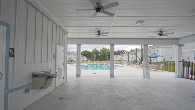 Building Photo - 1635 Iroquois Ct