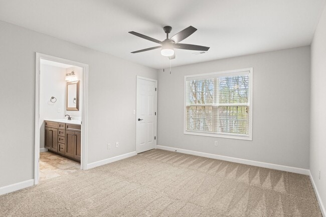 Building Photo - Spacious Home near Downtown Apex!