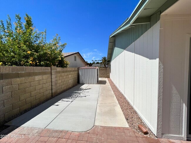 Building Photo - 4222 E Winnetka Dr
