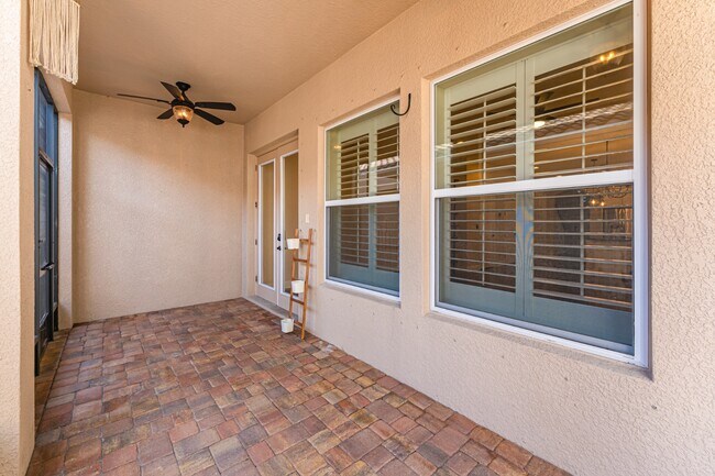 Building Photo - Stunning David weekly designed 3 BR+ OFFICE/ 2.5 BA / 2 Car executive townhouse in Hyde Park / So...