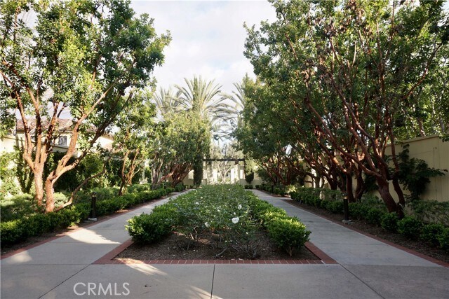 Building Photo - 72 Chantilly