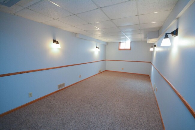 Building Photo - Gorgeous home located just 1 block from St. Mary's Hospital!