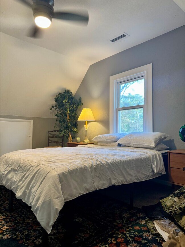 Building Photo - Centrally Located Updated Cape Cod!