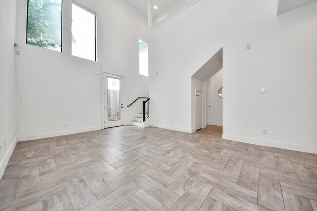 Building Photo - 1703 Cedrocanna Ln