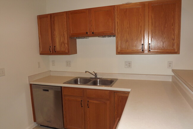 Building Photo - Spacious 2 story Beavercreek Condo