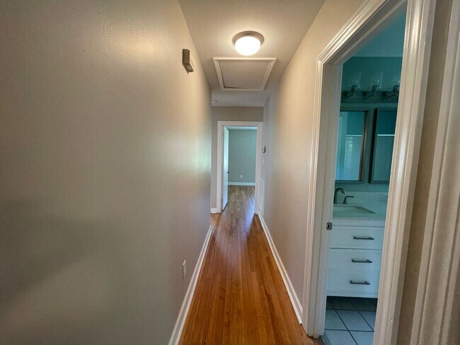 Building Photo - 204 Brushwood Rd