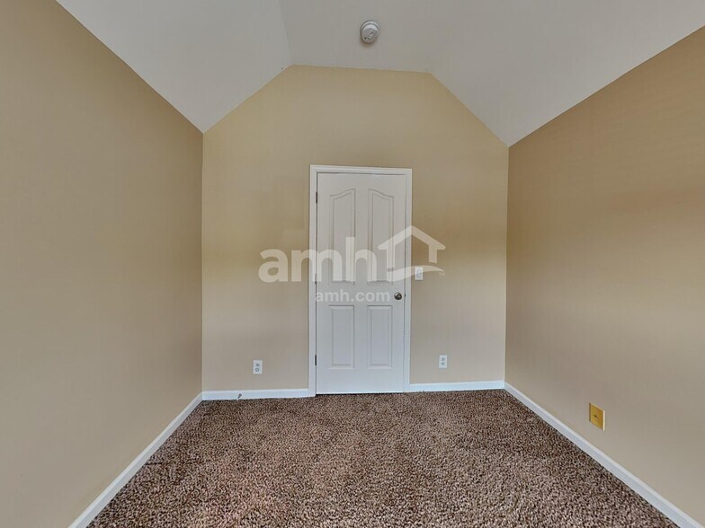 Building Photo - 1068 Blairfield Dr