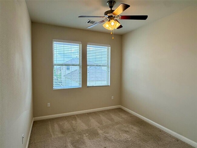 Building Photo - 6814 E Riverside Dr