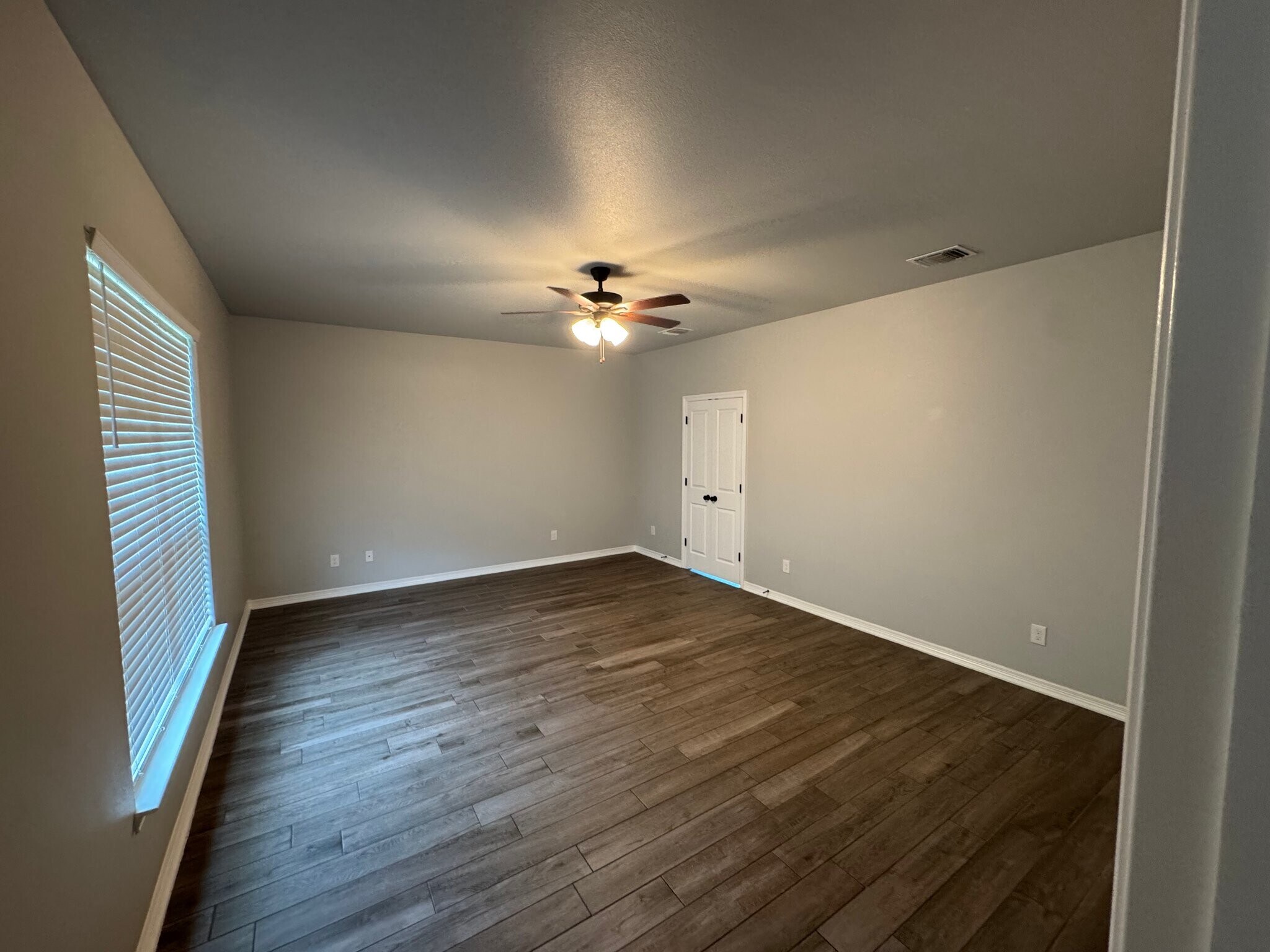 Building Photo - 1915 Rustic Manor Dr
