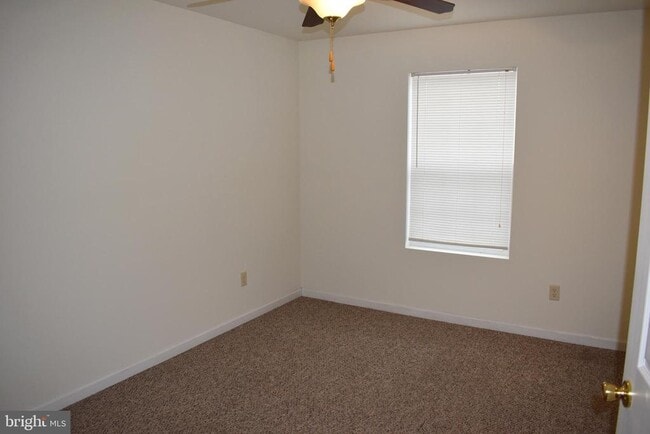 Building Photo - 2725 Roosevelt Dr