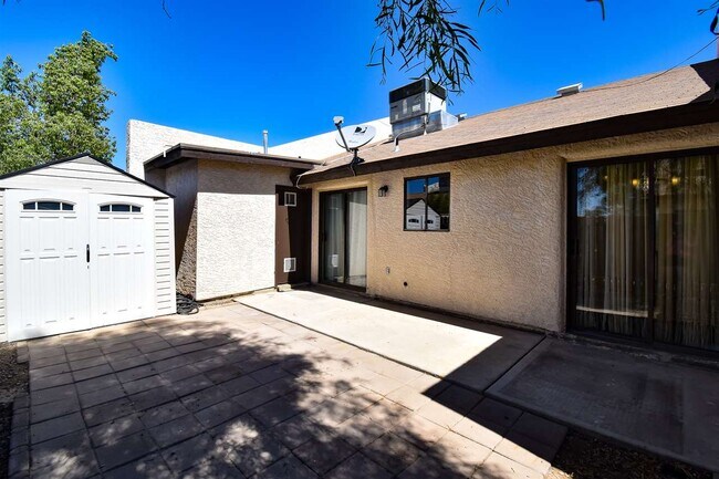 Building Photo - 2776 S Avenue 2 1/2 E